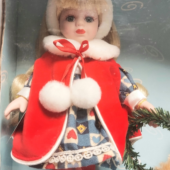 2001 Victorian Rose Collection Brass Key #13501 Poseable Porcelain Doll W/ Stand - Picture 3 of 11